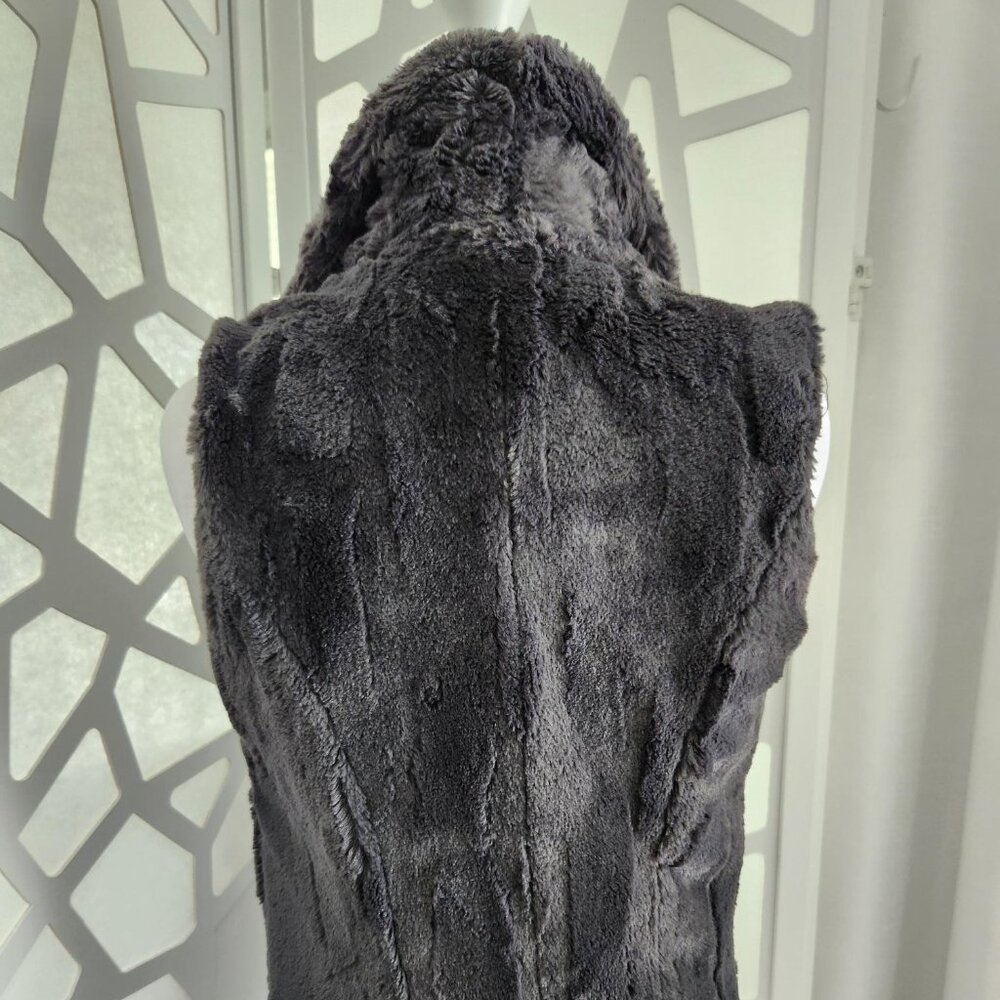 Faux Fur Vest - Dark Grey Beautiful Large Collar - Picture 5 of 10
